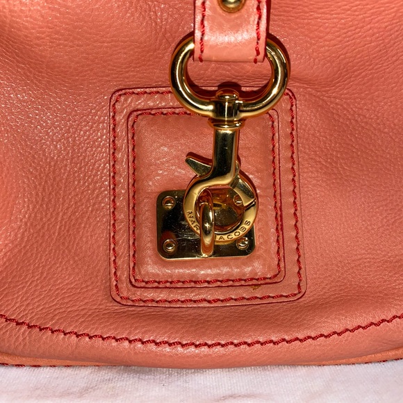 🆕 Marc Jacobs Mini Hobo Bag in Passion Fruit ‼️ - Picture 4 of 11